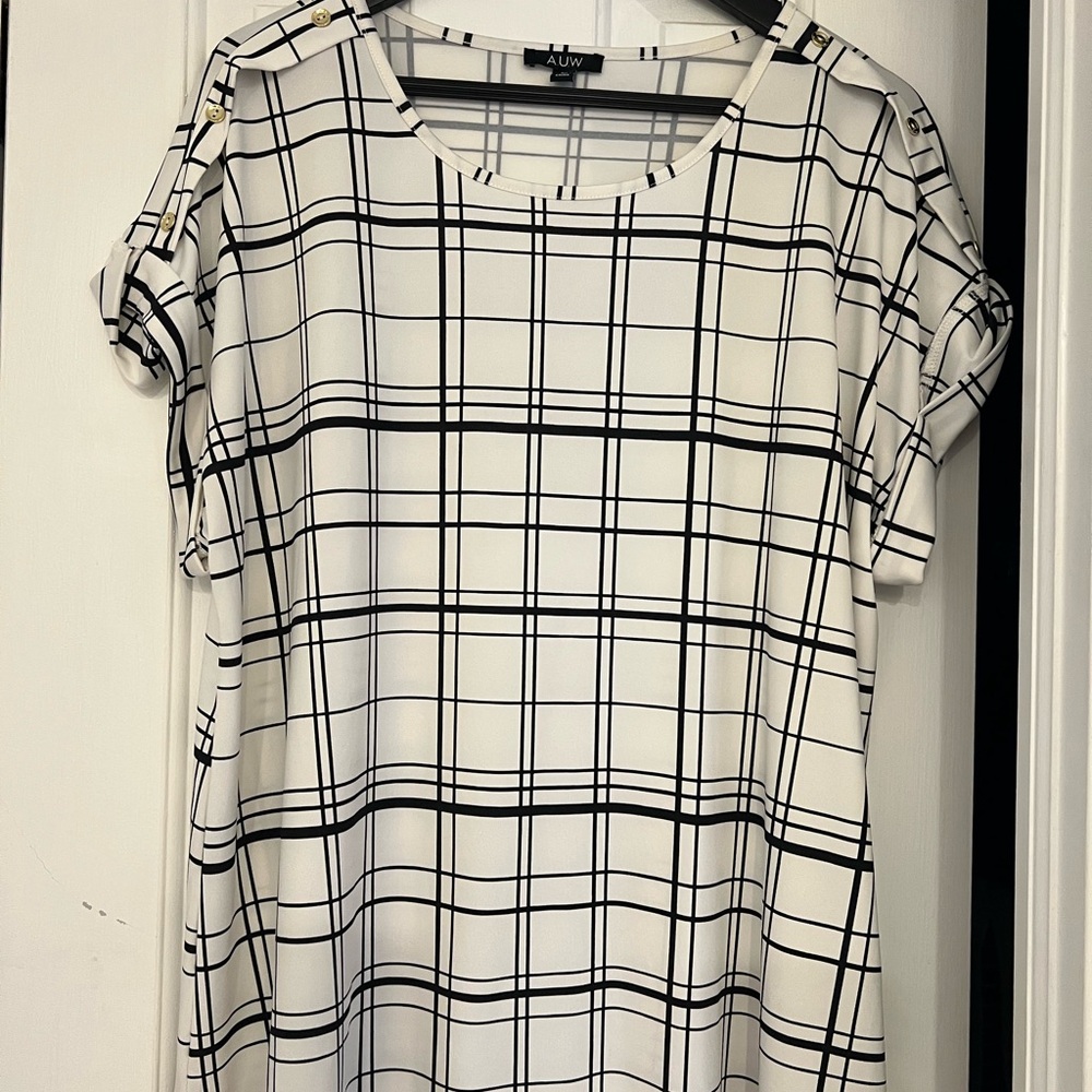 Women's Checkered Short Sleeve Top - Black and White